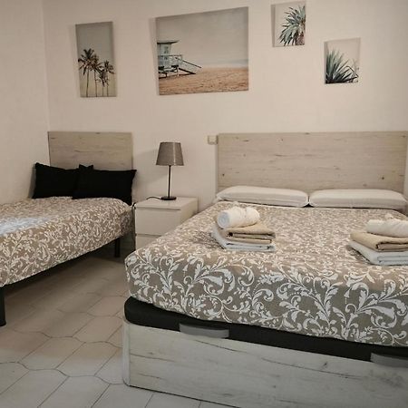 בנאלמדנה Benalbeach Casa Kito Dreams 1ª Linea Playa מראה חיצוני תמונה